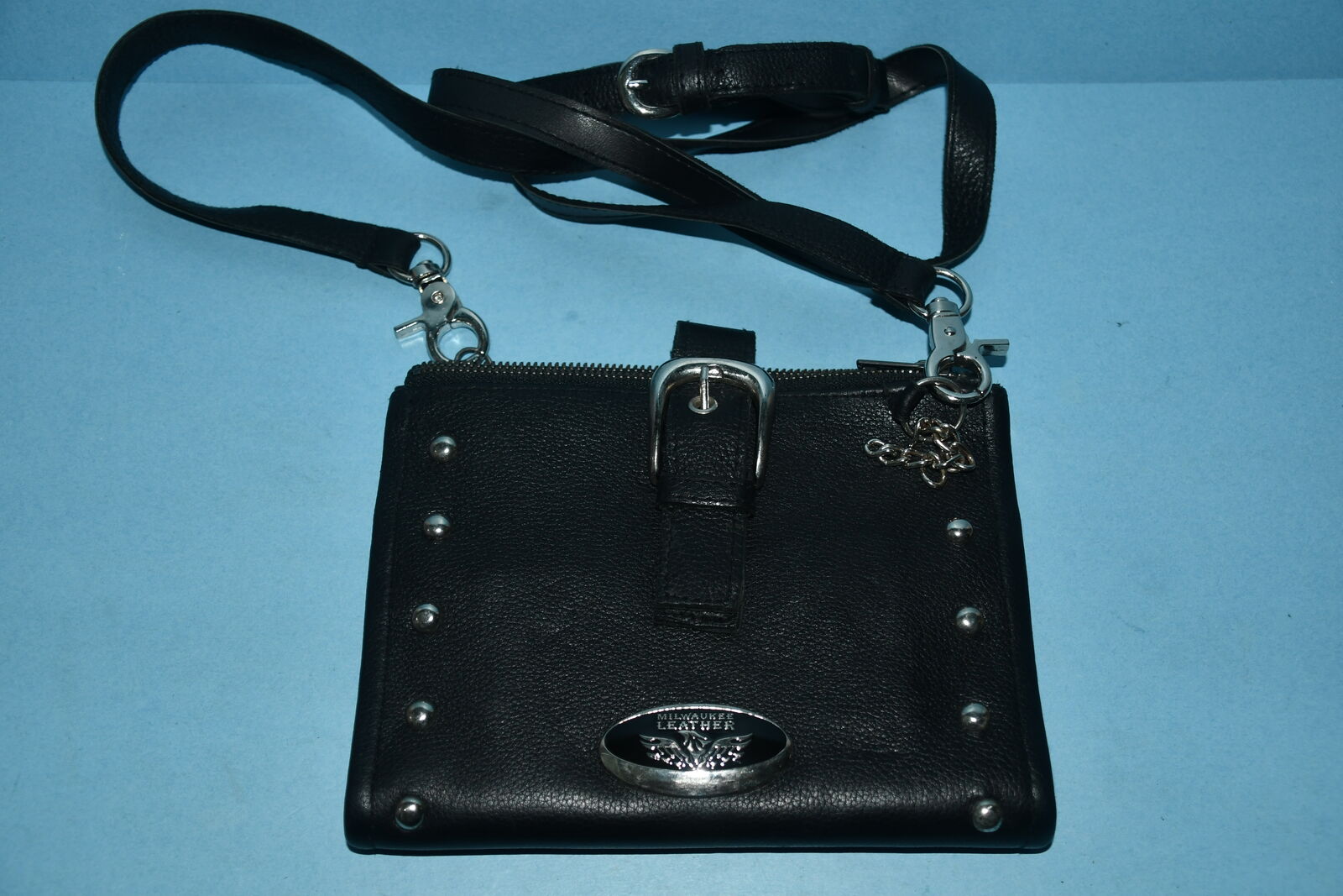 WOMEN'S MILWAUKEE BLACK LEATHER CROSSBODY HANDBAG ~ 6" x 8" x 1" ~ MAGNETIC CLOSURE ~ MULTIPLE COMPARTMENTS ~ CLEAN!