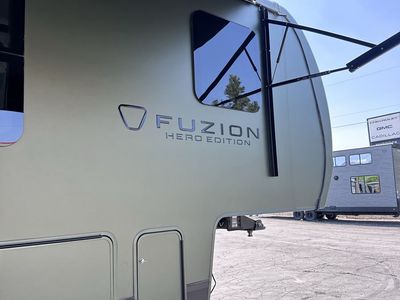 2026 Keystone Fuzion 418 Forest Green Full Body Paint! Toy Hauler Luxury