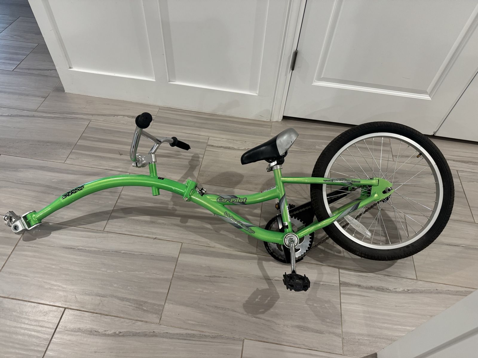 WeeRide Co-Pilot Green Bike Trailer Tag-Along Bicycle - Excellent Condition