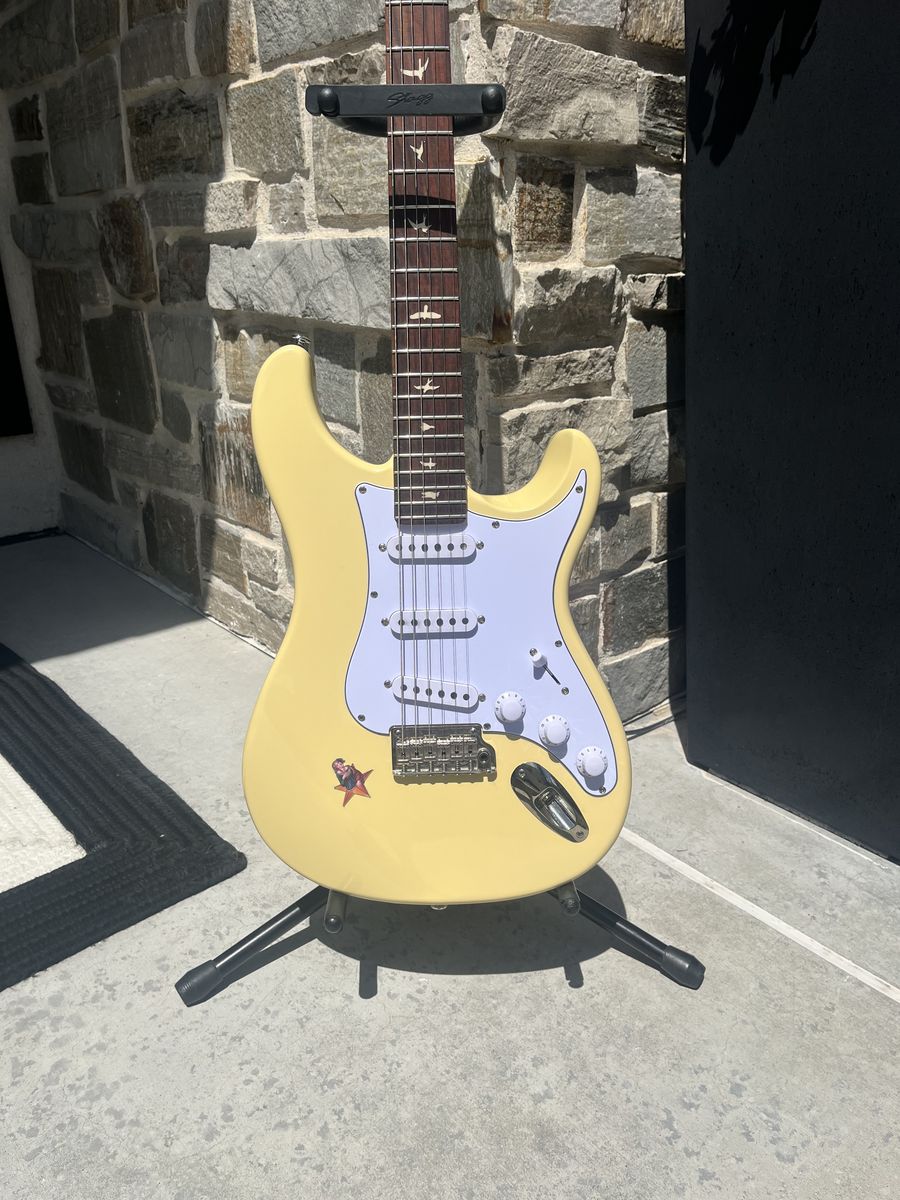 PRS Silver Sky 2023 in Moon white