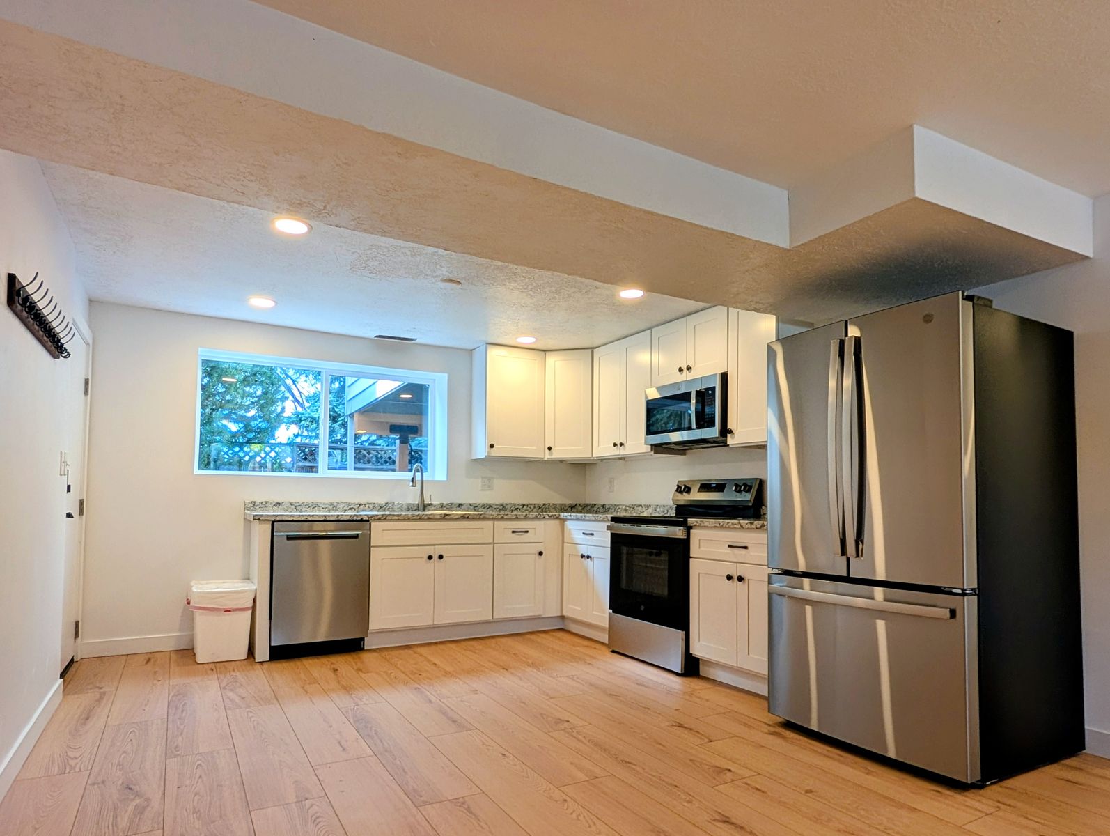 Bright, Spacious Garden-Level 1BD/1BA Apartment with Mountain Views