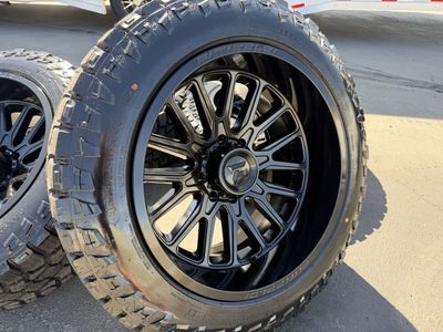 22” Fittipaldi 22x12 -44 8 Lug 8x170 Ford 35” Ameritread R/T 35x12.50R22 F250 F350 Superduty