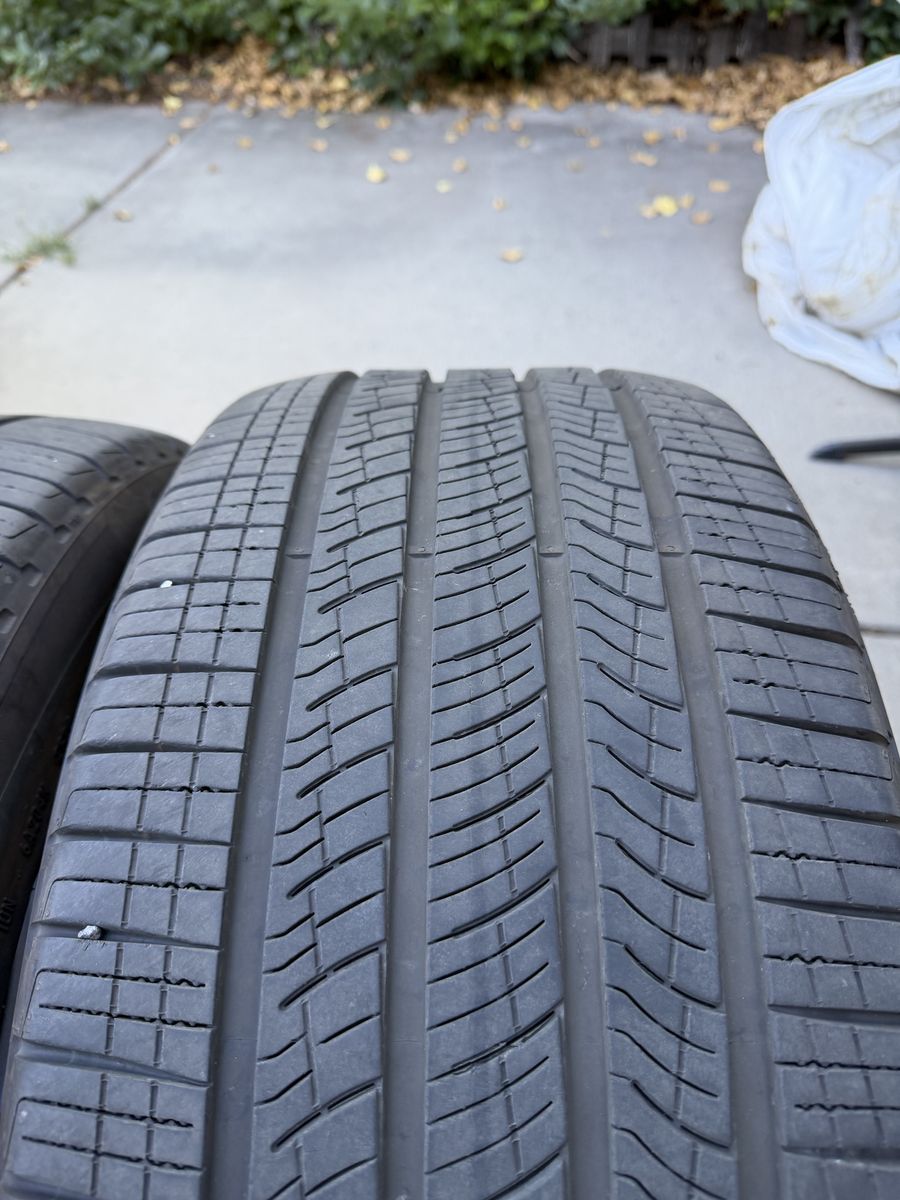 Pirelli Scorpion MS 255/45 R20 105V used tires