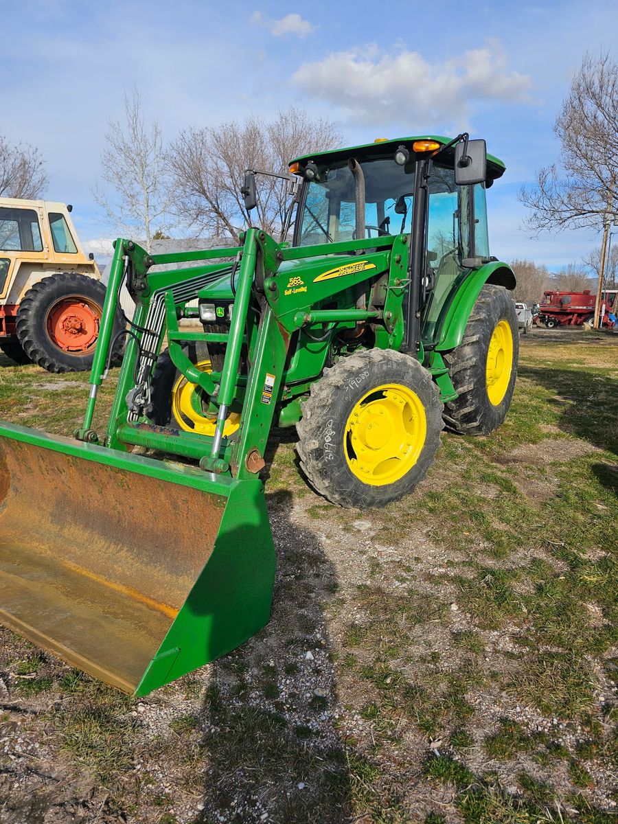 John Deere 5085 m