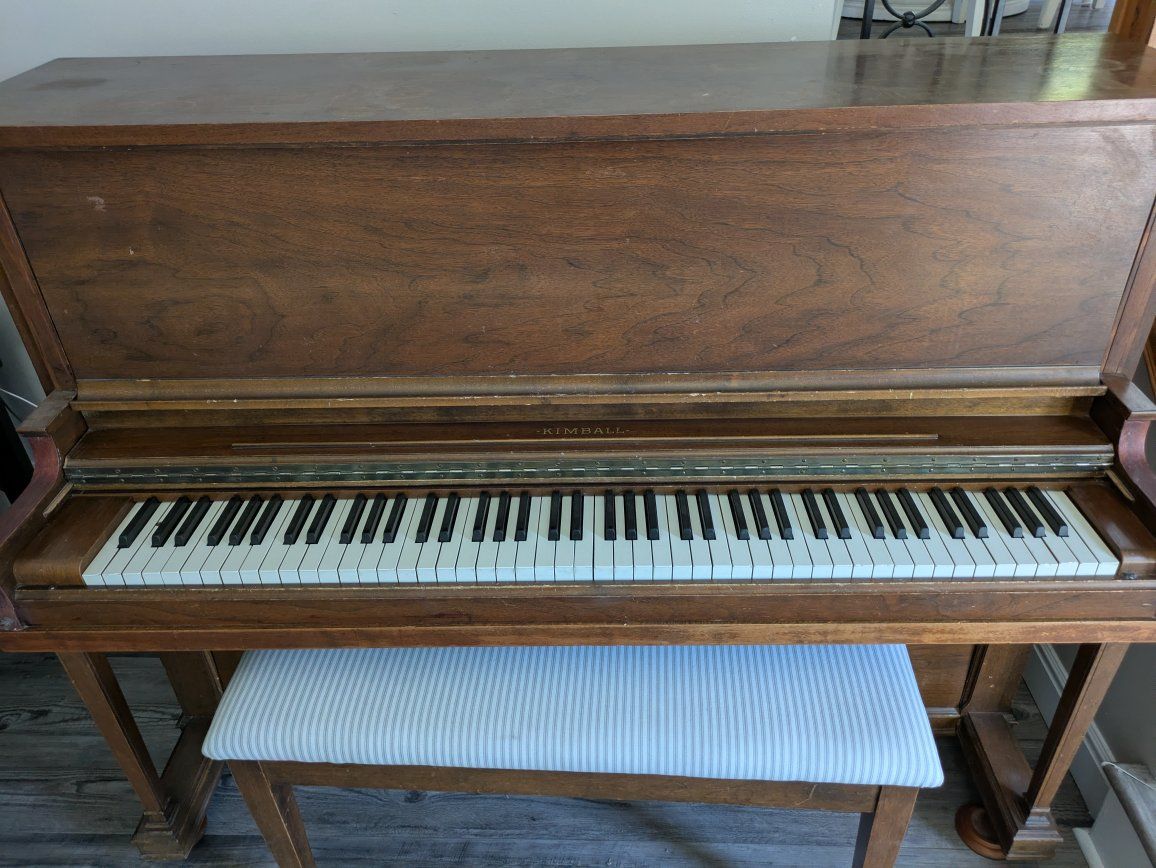 Kimball piano, great for beginners, in good condition