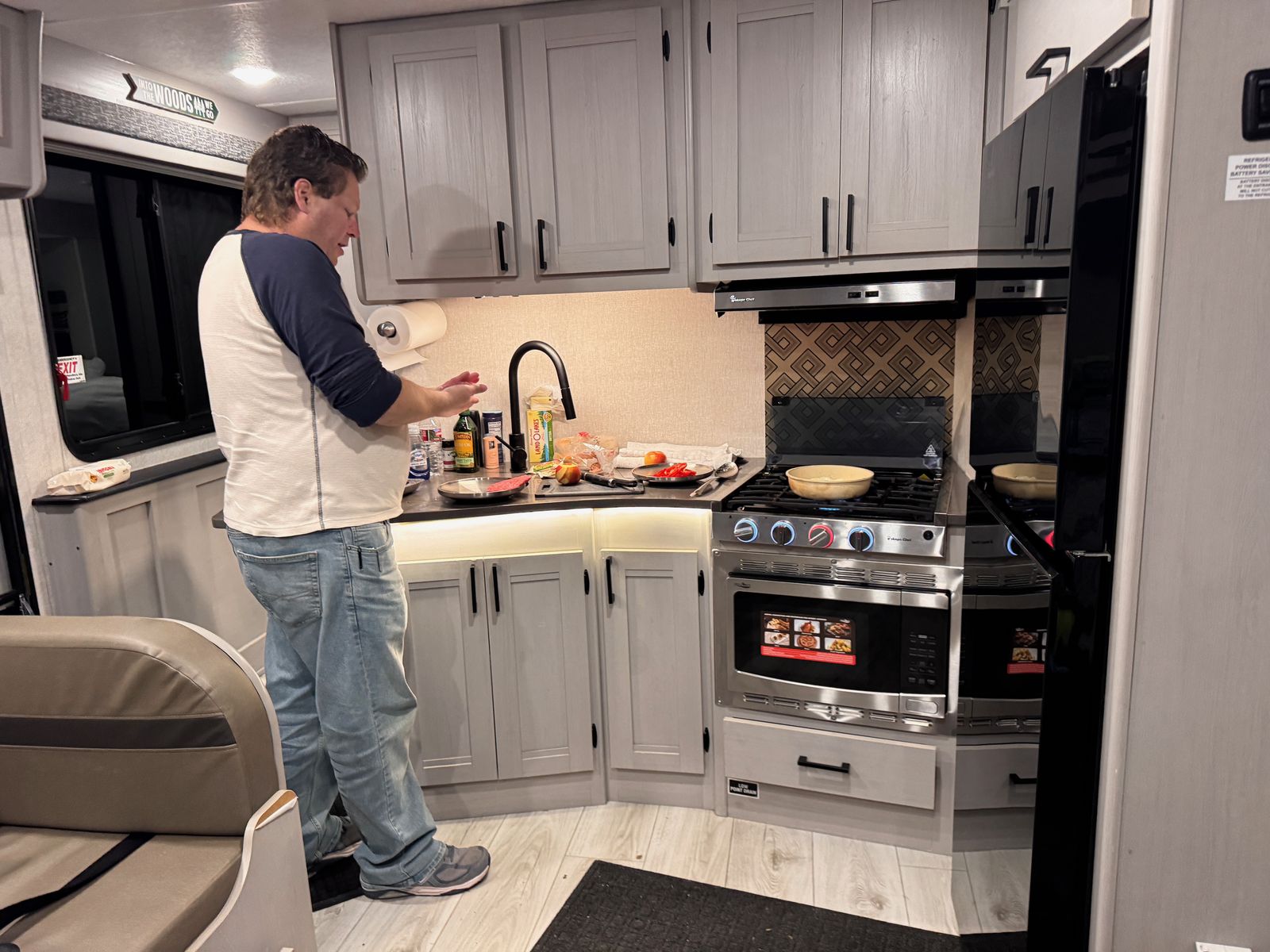 Need the perfect RV for your trip? We’ve got options. -Motorhome Rental