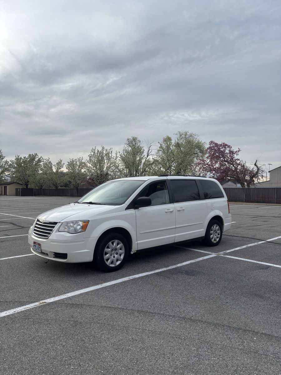 2010 Chrysler Town and Country 