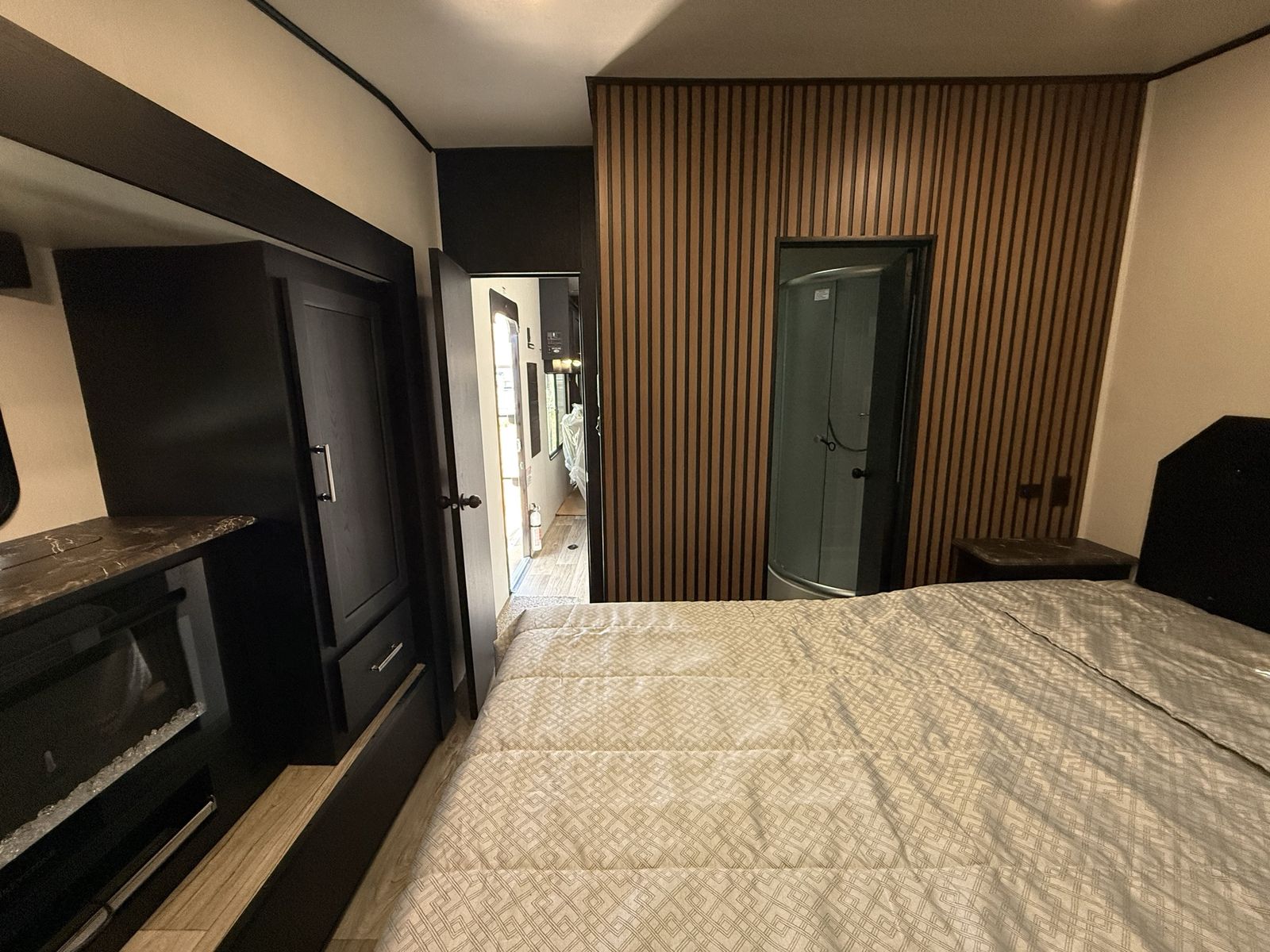 Main image 6