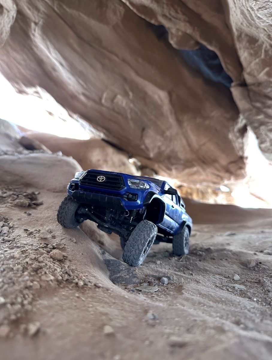 FMS 1/24 Blue Toyota Tacoma rc car, extra top, extra remote.