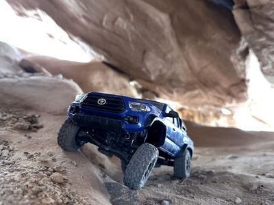 FMS 1/24 Blue Toyota Tacoma rc car, extra top, extra remote.