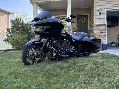 Harley-Davidson Road Glide 117 Touring Motorcycle - Black Out Finish