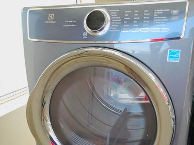 Like New GAS Dryer with Pedestal~90 Day Guarantee