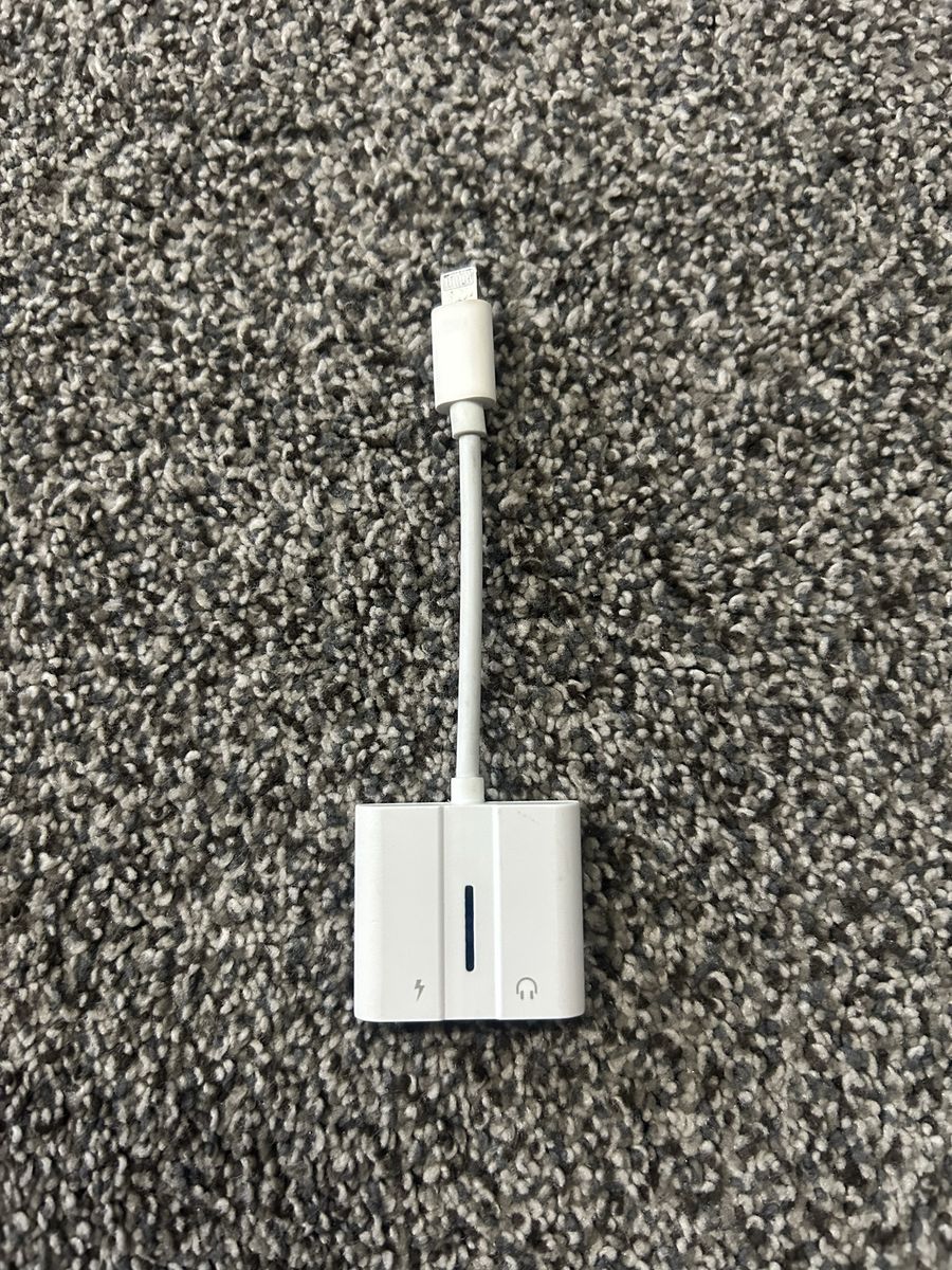 Lightning USB & Aux Connector