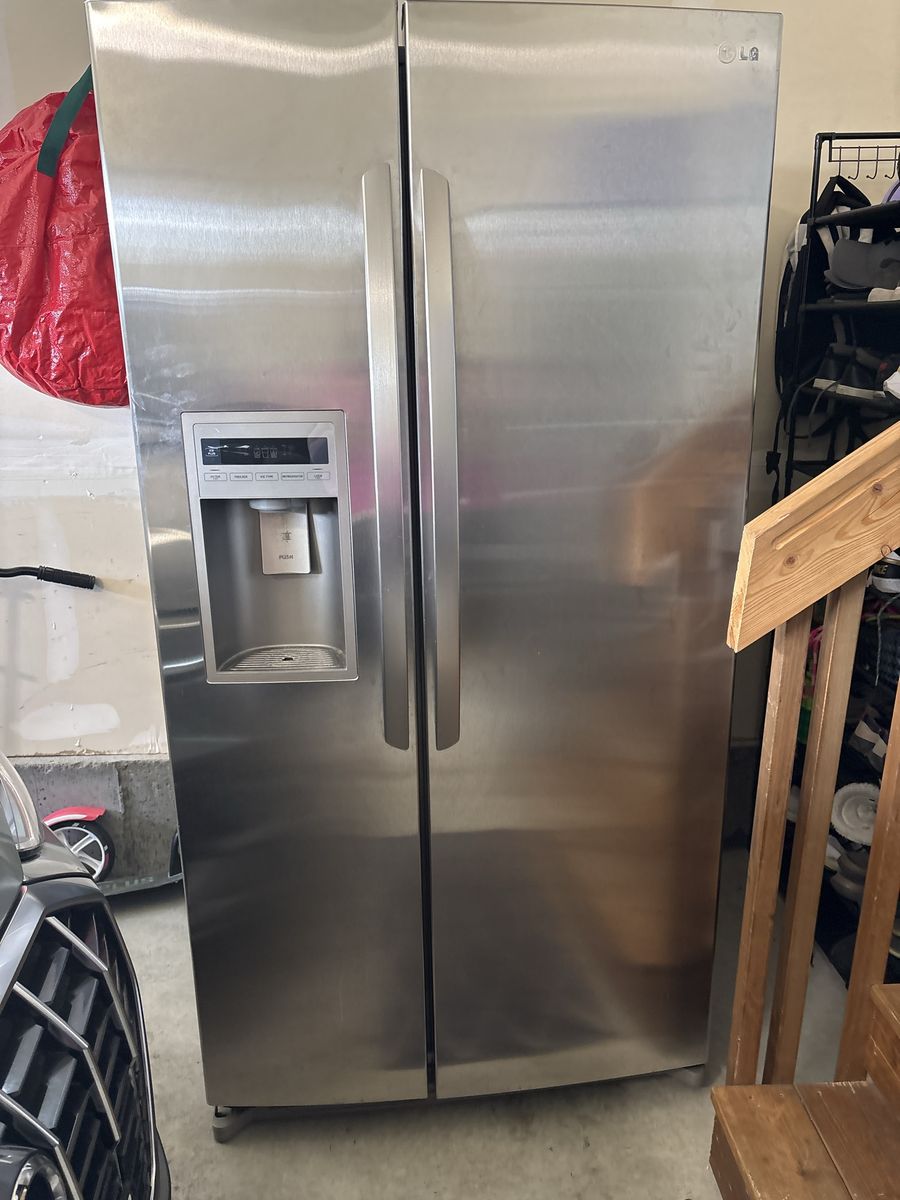 LG Side-by-Side Refrigerator in Stainless Steel