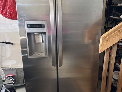 LG Side-by-Side Refrigerator in Stainless Steel