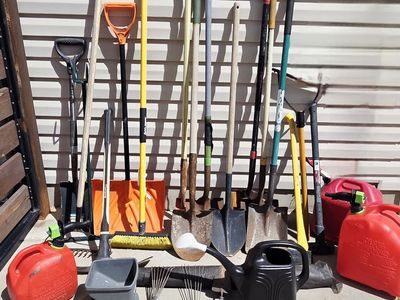 Huge Bundle of 28 Landscaping & Yard Tools – Shovels, Rakes & More