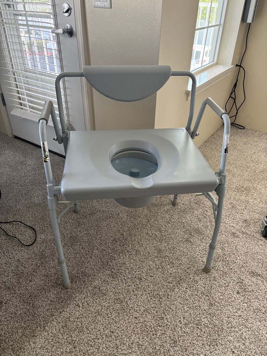 Bariatric commode