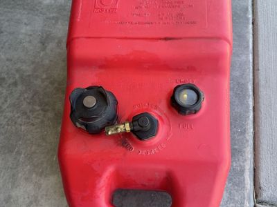 2 Outboard Motor Fuel Tanks with Fuel Gauge and Evinrude/Johnson Connection