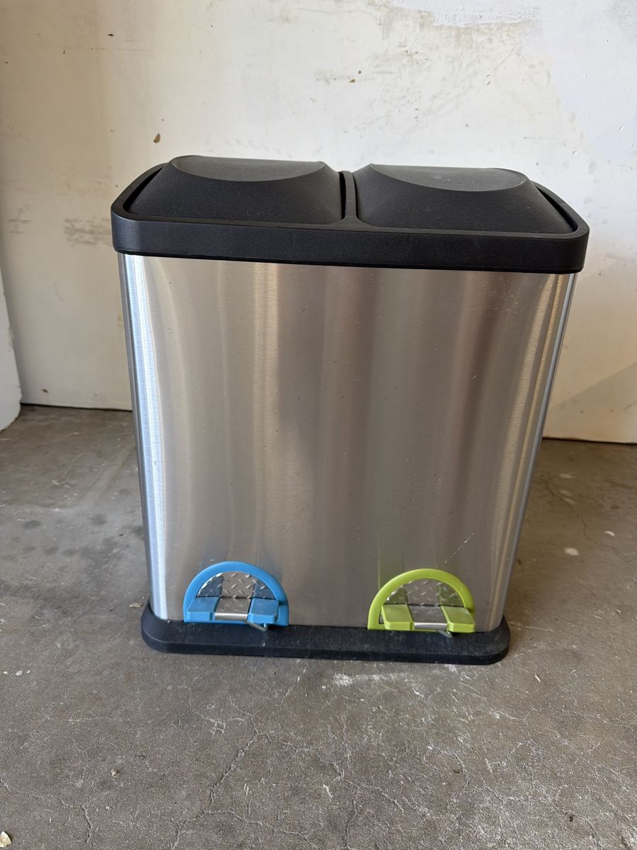 Small dual garbage can