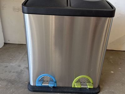 Small dual garbage can