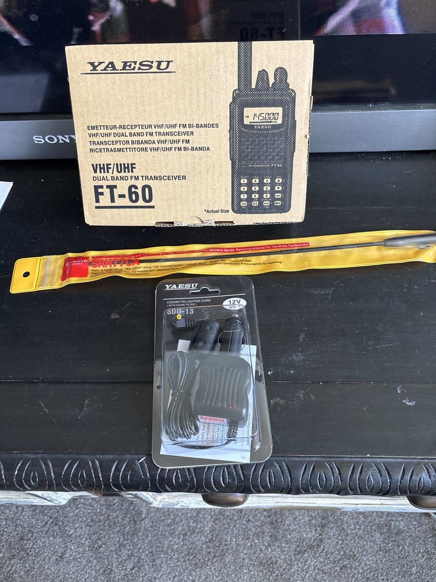YAESU FT-60 VHF/UHF Dual Band FM Transceiver with SDD-13 Car Charger & Diamond SRH77CA Antenna