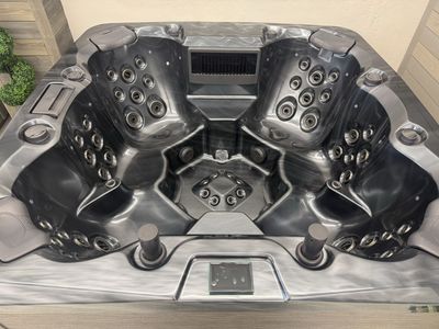 New fully loaded Hot Tub