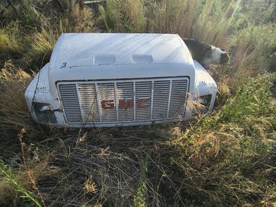 GMC 6500 White Truck Hood Grill Assembly Parts and radiator