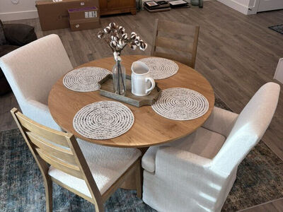 Round Table And Chairs