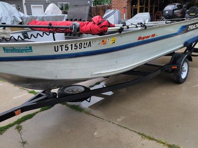 Tracker Super 16 pro Boat with Mercury 40HP & 6HP Outboard Motors & Trailer