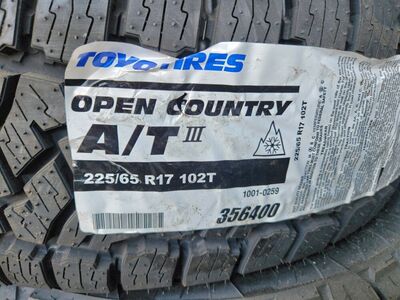 225/65r17 toyo open country at lll