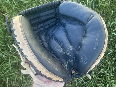 Mizuno Youth 32.5 in. Baseball Catchers Glove