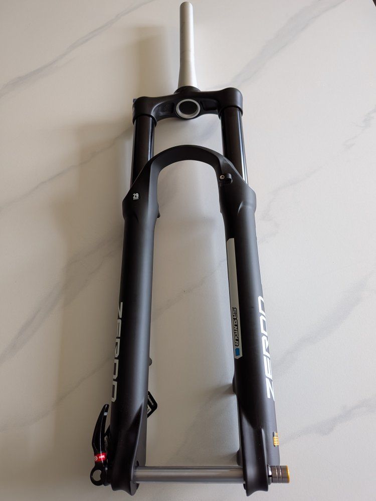 Brand new Sr suntour zeron 35 29 boost 150mm trave