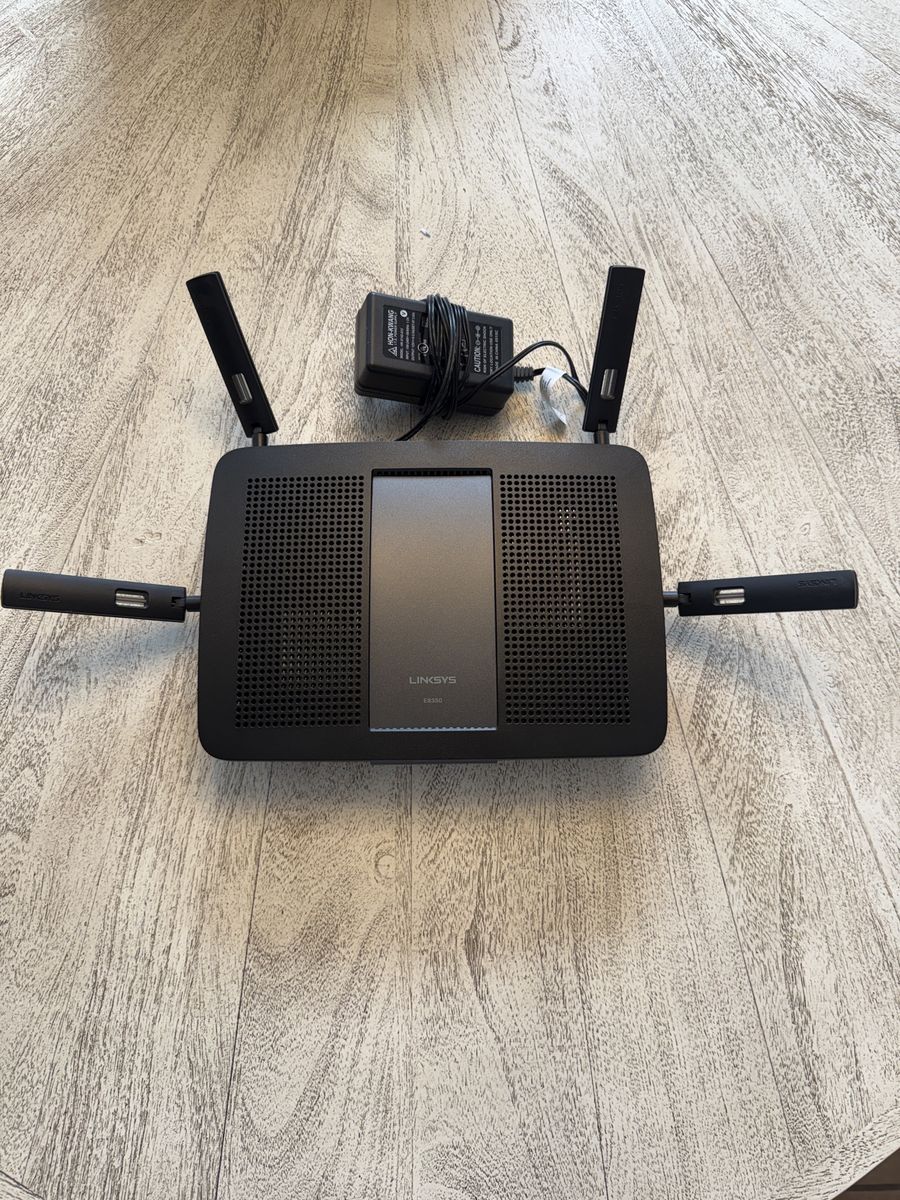 Linksys E8350 AC2400 Dual-Band Gigabit Wi-Fi Router