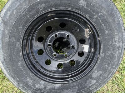 225/75r15 trailer tire and rim 6-5.5