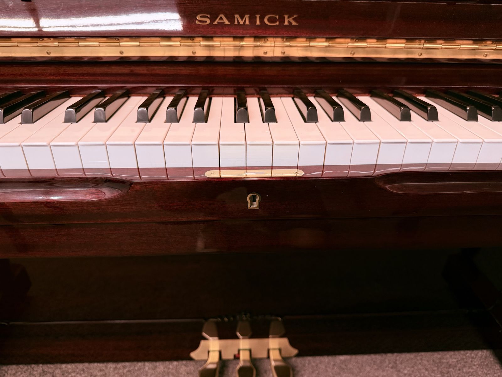 Main image 3