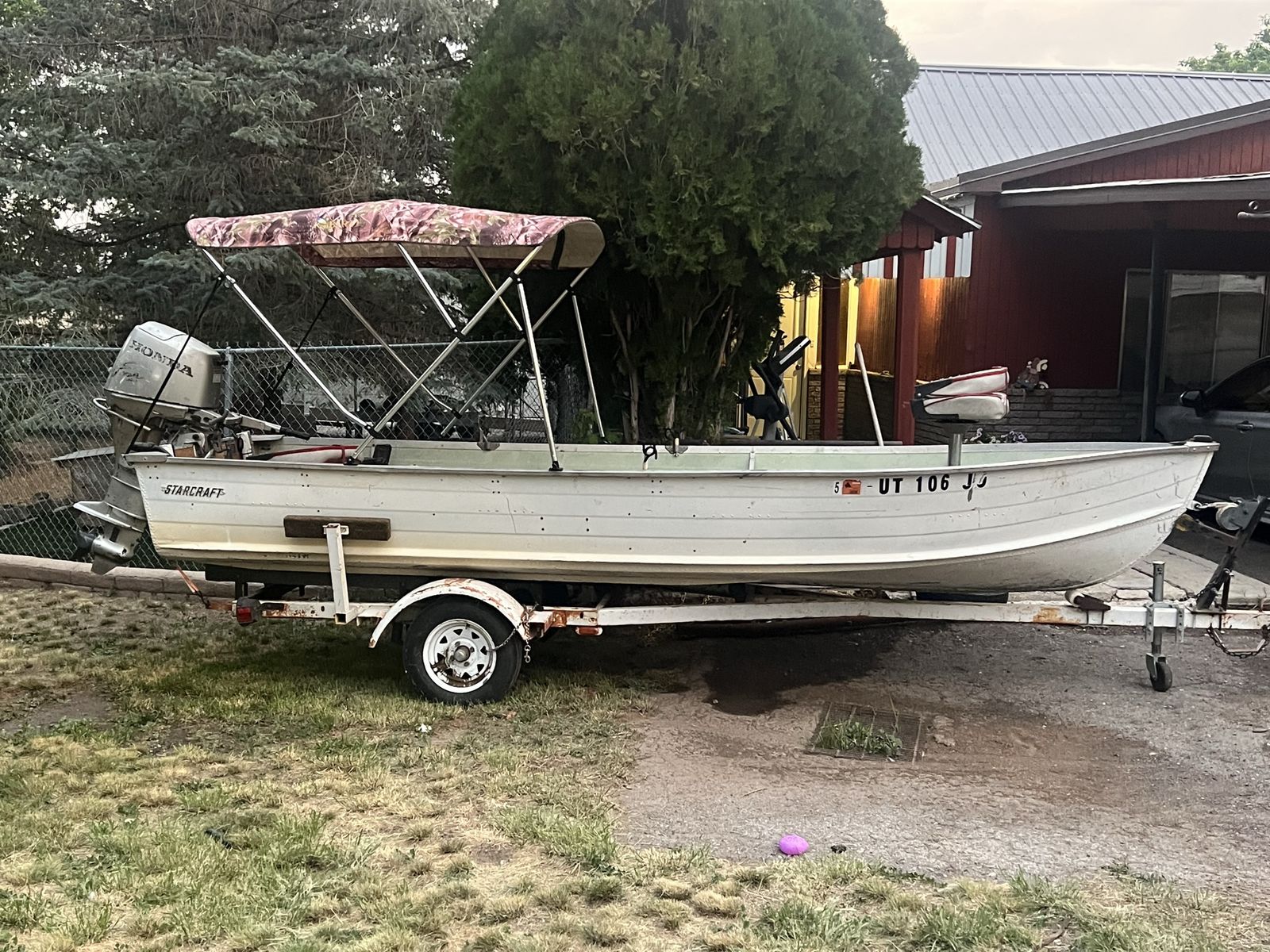 Starcraft Aluminum Fishing Boat with Honda 30HP Outboard Engine and Trailer