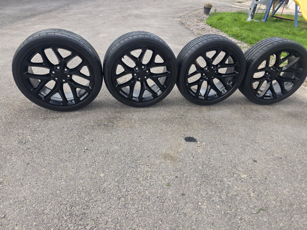 Set of 4 Black 24-Inch Wheels and Tires with 305/35R24 Tires chevy  6 bolts