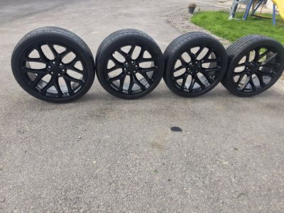 Set of 4 Black 24-Inch Wheels and Tires with 305/35R24 Tires chevy 6 bolts