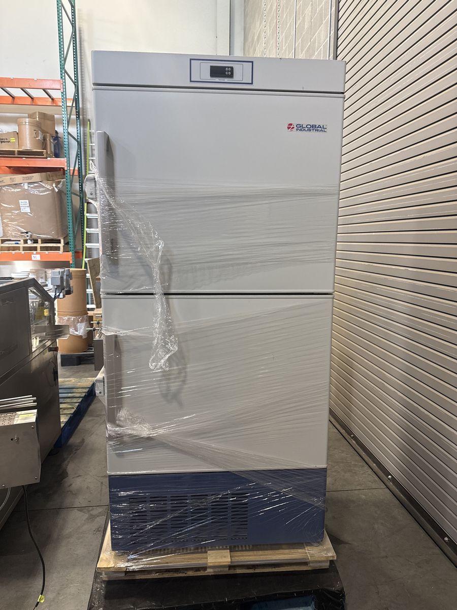 Global industrial upright laboratory freezer