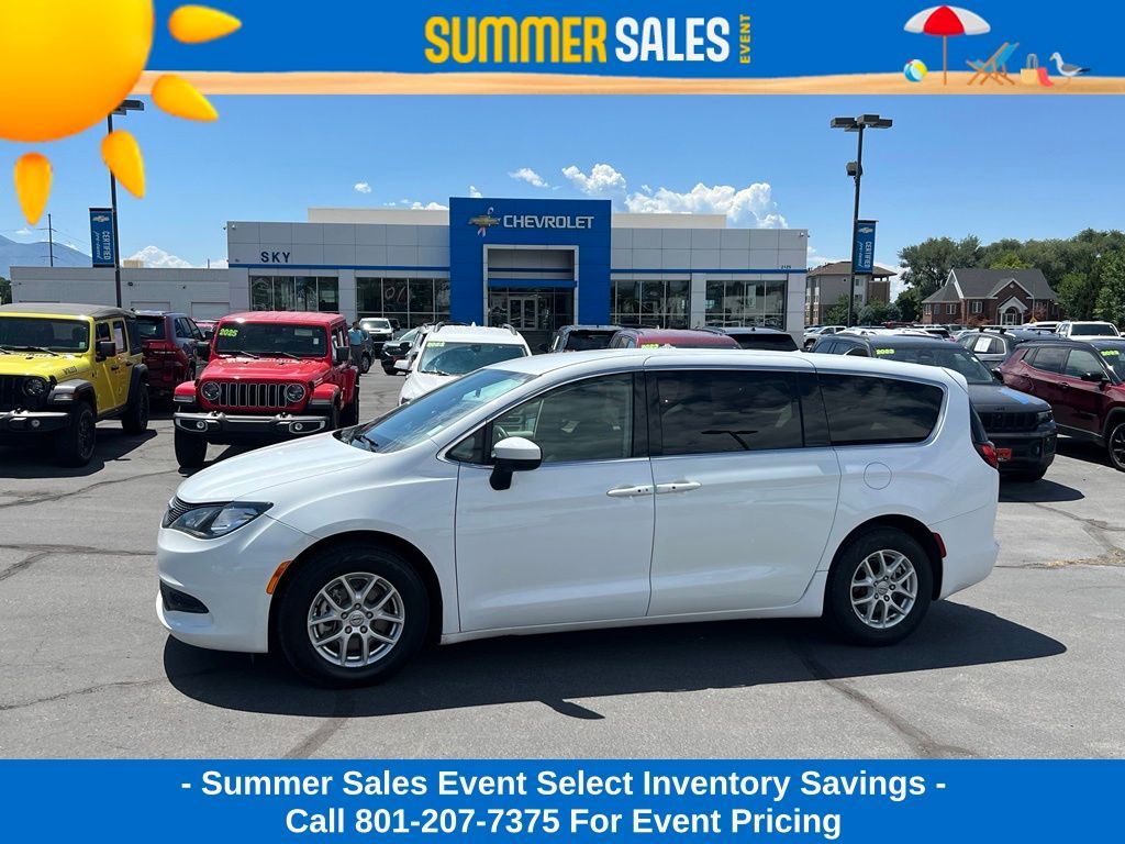 2022 Chrysler Voyager LX