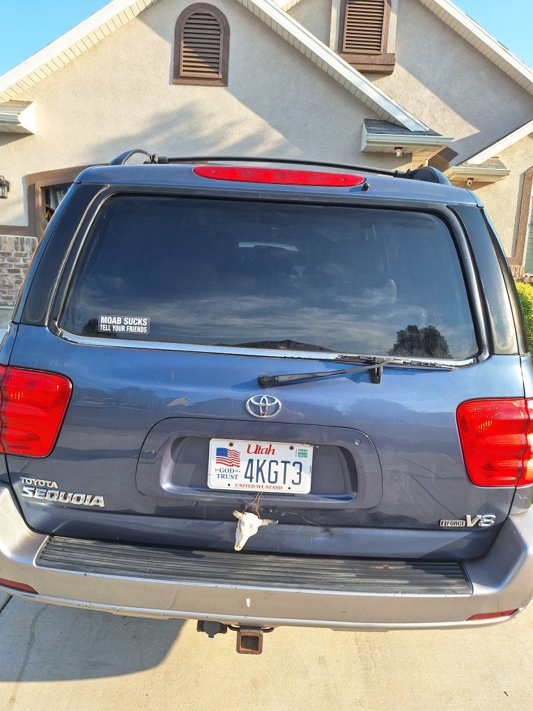 Toyota Sequoia V8 SUV - Leather Interior, All-Terrain Tires