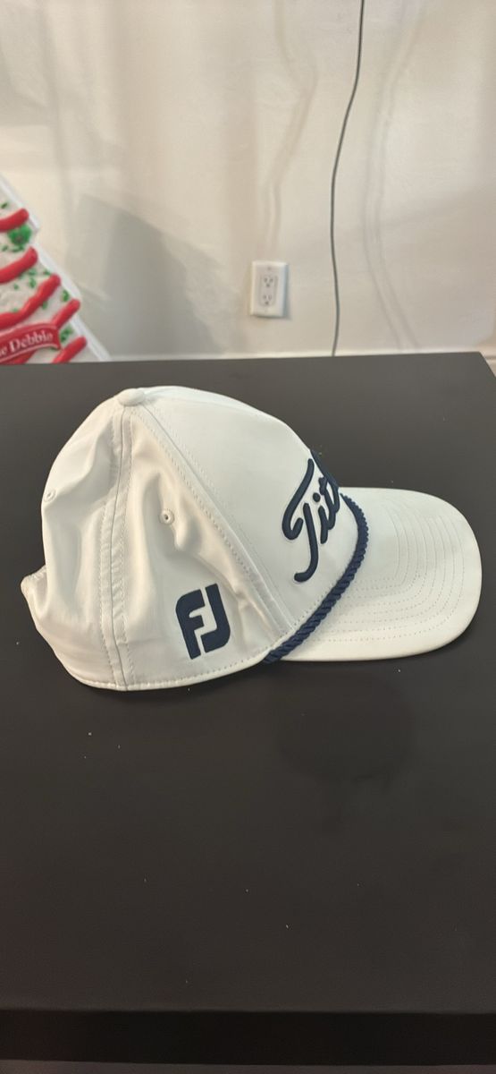 Titleist Pro V1 Roped hat