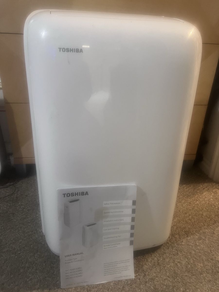 Toshiba Portable Room Air Conditioner w/Manual. Built in Wi-Fi, smartphone assist, like new! 