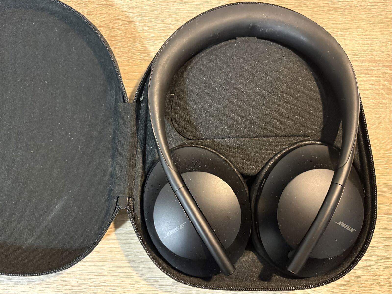 Bose 700 Wireless Over-Ear Headphones Noise Cancelling