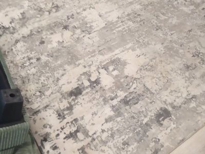 8X10 Area Rug - Grey & White Abstract Pattern, Modern Design, Excellent Condition