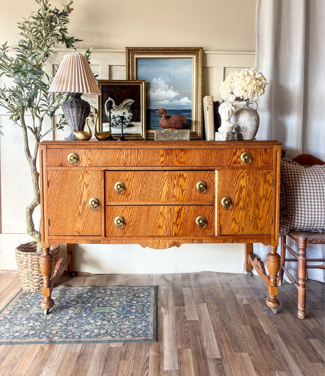 *FREE DELIVERY* Vintage Oak Jacobean Buffet/Credenza