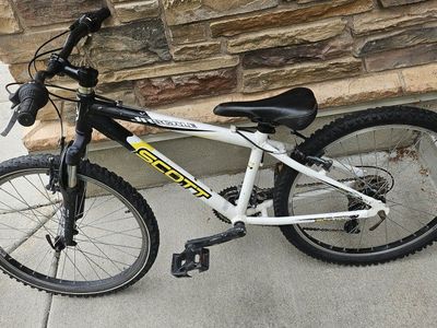 Scott spark Jr Mountain bike 24 in wheels