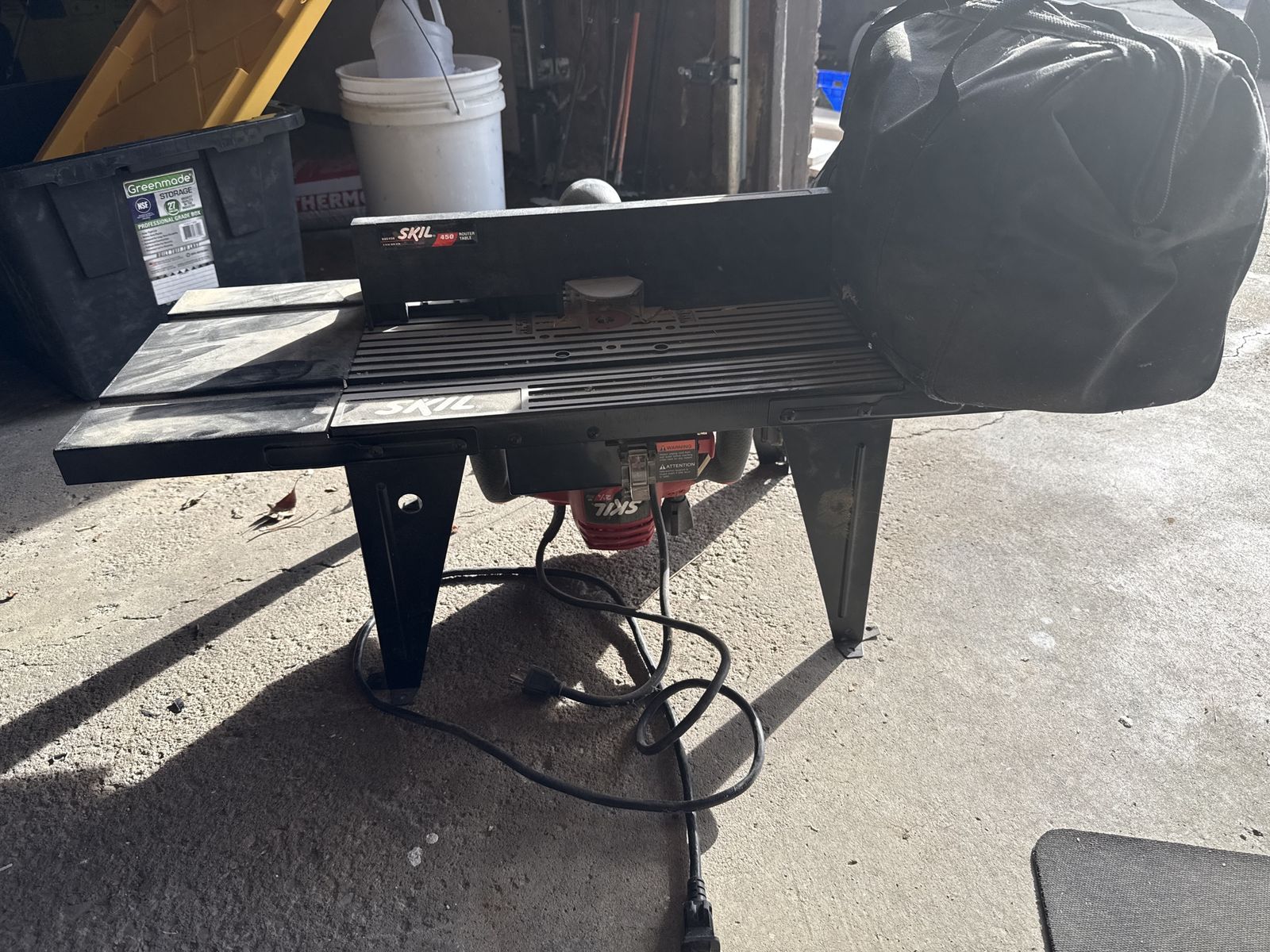 Skil router with table