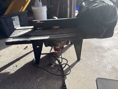 Skil router with table