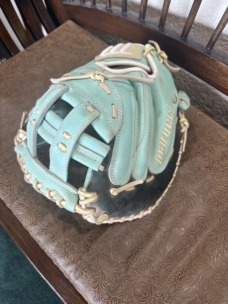 Marucci softball catchers glove